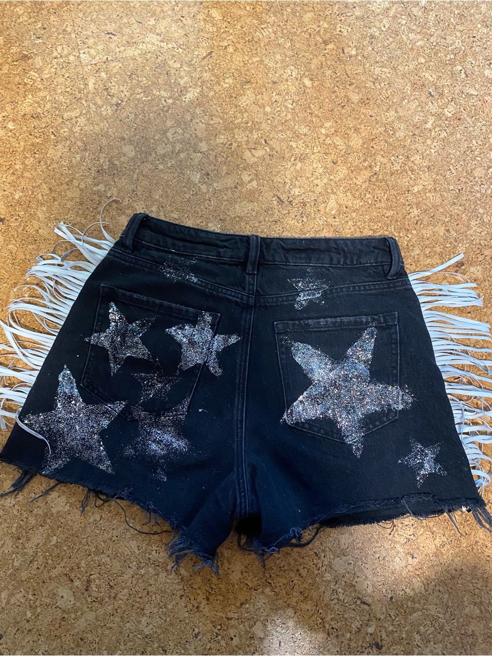 📌Black Star Appliqué Fringe Denim Shorts - Picture 3 of 3